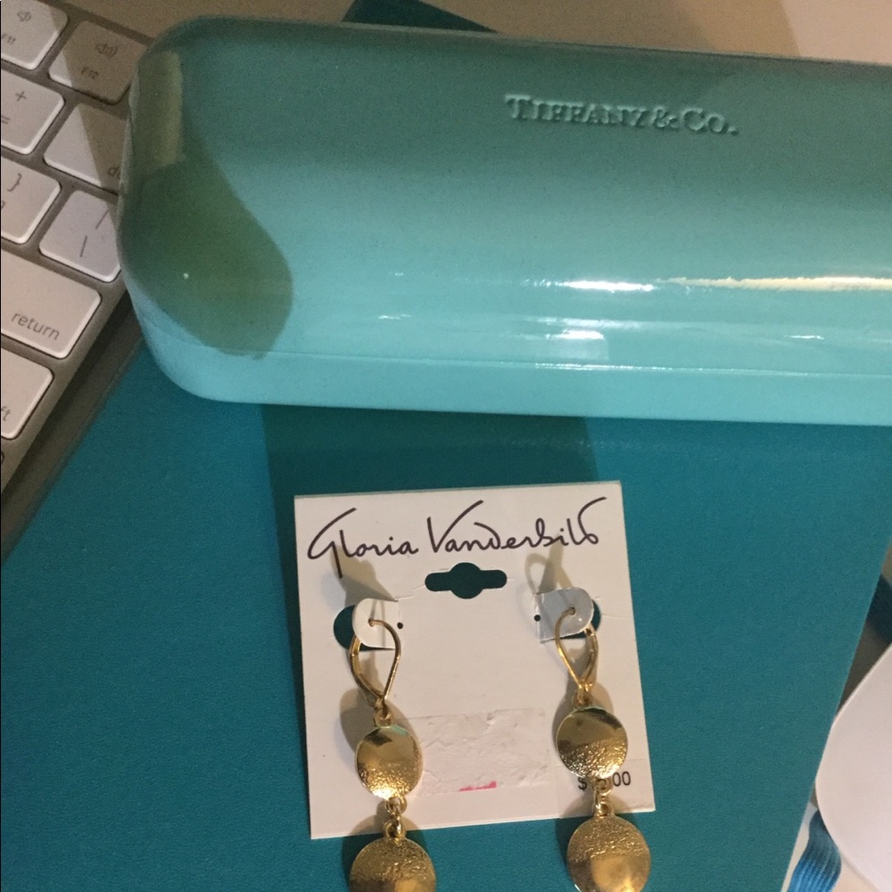❤️SOLD❤️GLORIA VANDERBILT EARINGS